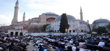 stanbul'daki camiler bayram namaz dolaysyla doldu tat