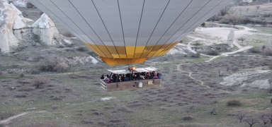 Kapadokya'da yerli turistler bayram sabah gkyznde szld