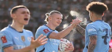 Manchester City geriden gelip kupada turlad