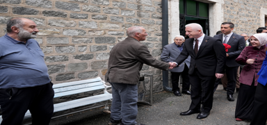 Vali Gl, Darlaceze sakinleriyle bir araya gelerek bayramlat