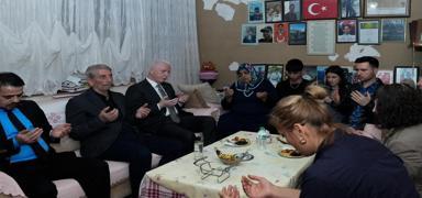 stanbul Valisi Gl'den ehit Yldrm'n ailesine anlaml ziyaret