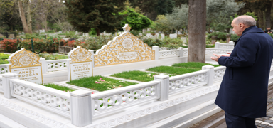 Cumhurba�kan� Erdo�an, anne ve babas�n�n kabirlerini ziyaret etti