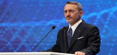 �leti�im Ba�kan� Altun, gen�lere seslendi: Sizi y�z�st� b�rakacaklar