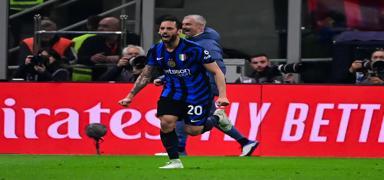 Hakan �alhano�lu att�, Inter ile Milan berabere kald�