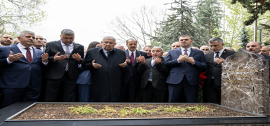 Alparslan Trke kabri banda anld