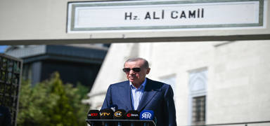 Cumhurbakan Erdoan cuma namazn Hz. Ali Camisi'nde kld