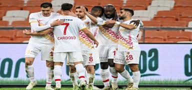 Kayserispor, Adana'da hata yapmad�