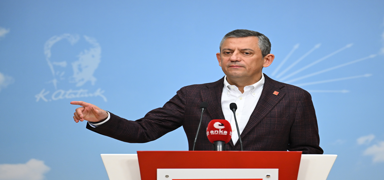 �zg�r �zel'e kurultayda s�rpriz rakip