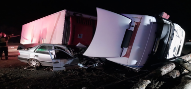 Feci �l�m! Devrilen t�r�n alt�nda kald�