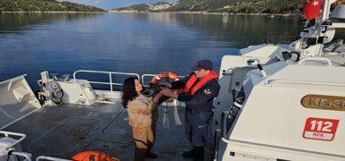 Antalya'n�n Ka� il�esi a��klar�nda 80 d�zensiz g��men kurtar�ld�