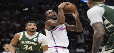 Bucks, Heat'i Antetokounmpo'nun 'triple-double'yla devirdi