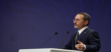 �leti�im Ba�kan� Altun'dan, �zel'in ithamlar�na sert cevap: Aynaya baks�n