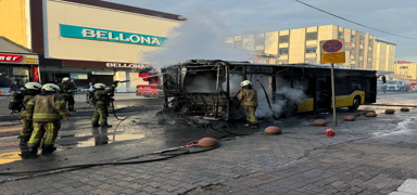 mraniye'de ETT otobs yanarak kullanlamaz hale geldi
