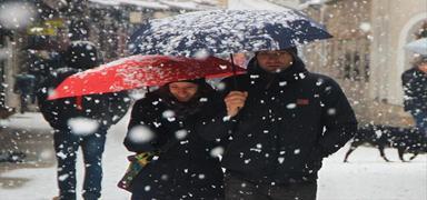 Bahar beklerken kar geliyor