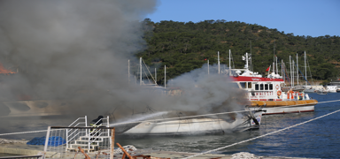Fethiye'de tekne yangn!