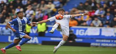 Real Madrid zirve yarnda hata yapmad