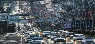 Haftann ilk gn trafik younluu! stanbul'da yollar kilit
