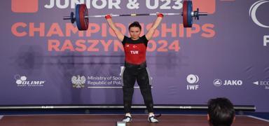 Milli halterci Aysel �zkan'dan Avrupa 2'ncili�i