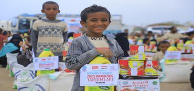 Aziz Mahmd Hdyi Vakf dnyann drt bir yannda ramazan cokusu yaatt