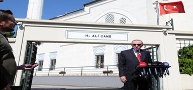 Cumhurbakan Erdoan, cuma namazn Hz. Ali Camisi'nde kld