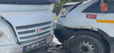 Manisa'da korkun kaza: 2 renci servisi arpt