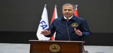 Bakan Yerlikaya'dan �stanbul'daki depremlere ili�kin a��klama