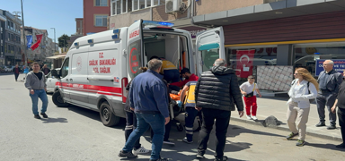Deprem srasnda evinde den yal adam hastaneye kaldrld