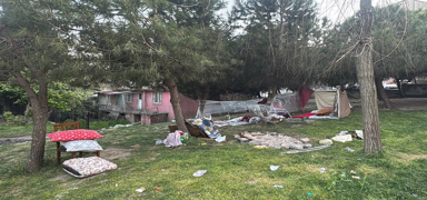 Deprem �ad�r�nda deh�et: E�ini de bald�z�n� da silahla vurdu