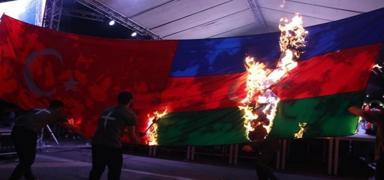 �ki �lkeye 'ad�m at�n' �a�r�s�