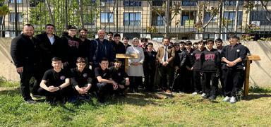 Filistinli ocuklar Adna stanbul'da nar Aalar Yeeriyor