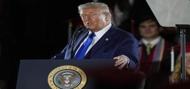 Trump'tan Powell karar�