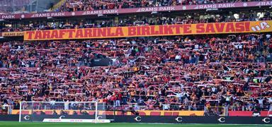 Galatasaray'da gelecek sezonun kombine kartlarnn sat balyo