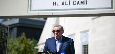 Cumhurbakan Erdoan, cuma namazn skdar'daki Hz. Ali Camisi'nde kld