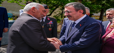 Cumhurbakan Yardmcs Ylmaz'dan, ehit Astsubay Uzun'un ailesine taziye ziyareti