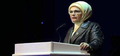 Emine Erdoan, eyha Fatima Bint Mubarak ile ocuk evlerini ziyaret etti