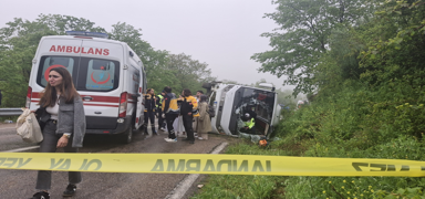 Sinop'ta rencileri tayan otobs ile otomobilin arpmas sonucu 18 kii yaraland