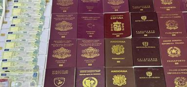Sahte pasaport ebekesi kertildi