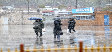 Erzurum'a kar srprizi: Mays aynda lapa lapa yad