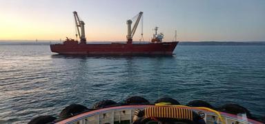 Arzalanan kuru yk gemisi emniyetle demirletildi