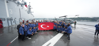 81 ilden seilen 81 gen TCG Anadolu ile stanbul'dan Samsun'a doru yola kt