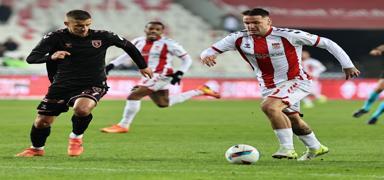 Samsunspor-Sivasspor mann VAR hakemi  Jonas Hansen oldu