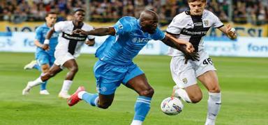 Napoli deplasmanda 2 puan b�rakt�