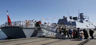 TCG Knalada korveti vatandalarn ziyaretine ald