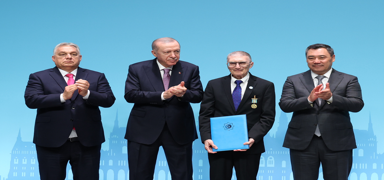 Prof. Dr. Aziz Sancar'a 'Ali ir Nevai Uluslararas dl' verildi