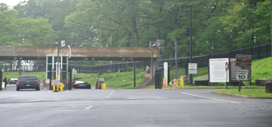 CIA binas� yak�n�ndaki ��pheli kad�na ate� a��ld�