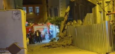 Fatih'te iki katl metruk bina kt! Ekipler arama almas yapyor