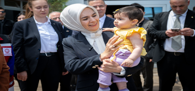Bakan Gkta'tan Trkiye'ye getirilen Gazzeli ocuklara ziyaret