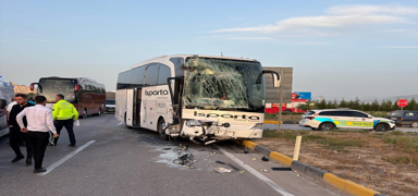 Isparta'da yolcu otobs ile tur otobs arpt: 28 yaral