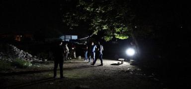 Bo araziye ard olunu defalarca baklayarak ldrd