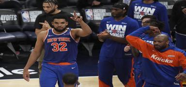 New York Knicks 20 say geriden geldi ve seriyi 2-1 yapt